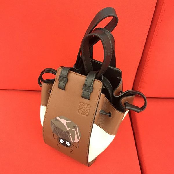 完売必至!ロエベ×ジブリ ススワタリ ハンモック 偽物 ドローストリングバッグ ミニ (クラシックカーフ&テキスタイル)A538V07X14